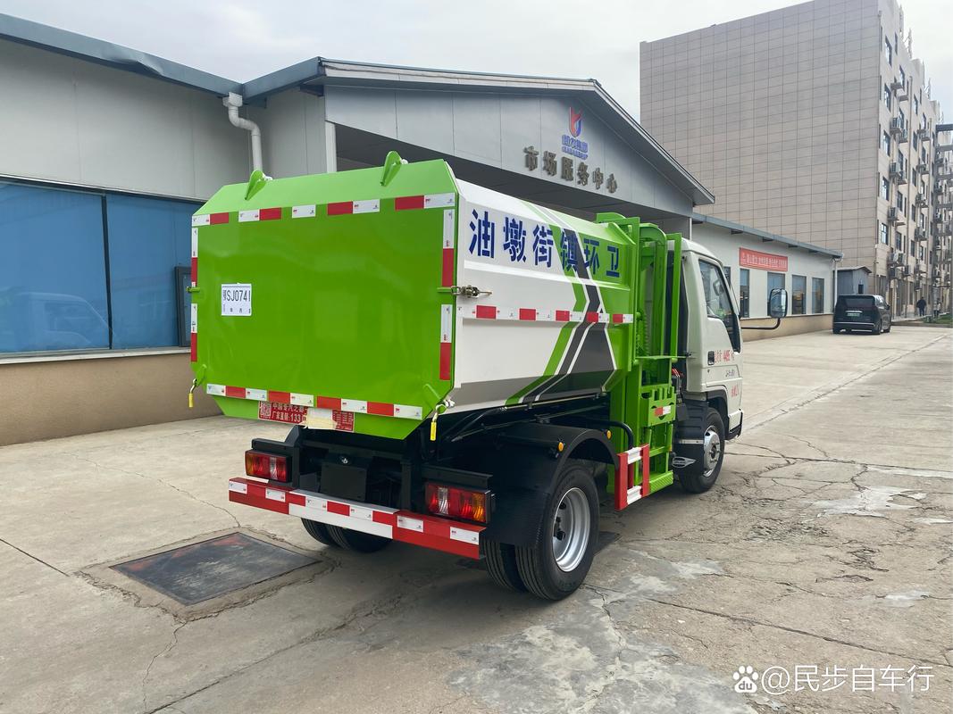 掛桶式垃圾車，高效便捷的城市環衛解決方案