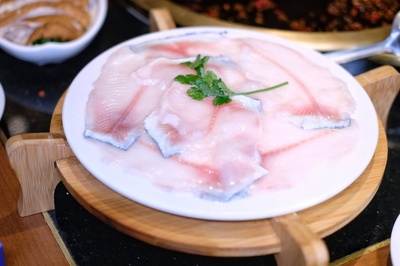 一年四店，從不打折卻日日爆滿 揭秘這家燜鍋火鍋店的生意經